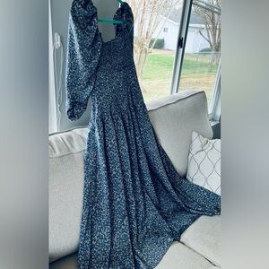 ASTR The Label blue floral puff sleeve sweetheart neck midi dress. Size Small
